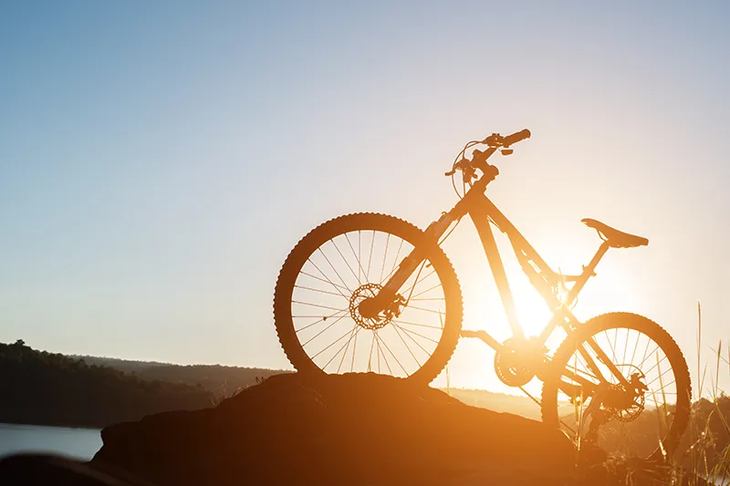 Fahrrad bei Sonnenuntergang Silhouette